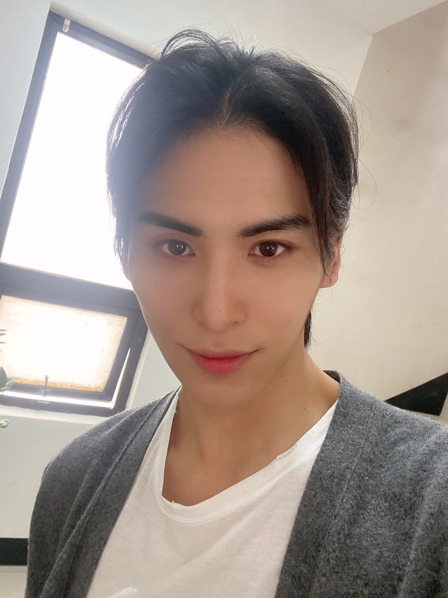 제목보고 소리지르면서 들어갔는데
그냥 앞머리만 “조금” 다듬은거같음