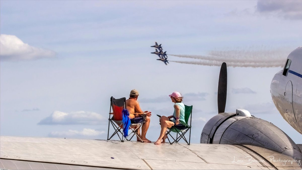 Home from Sun N Fun. Miss it already!
Top of the #DC3 wing. #blueangels #avgeek #aviation #airshow #sunnfun #flying #pilot