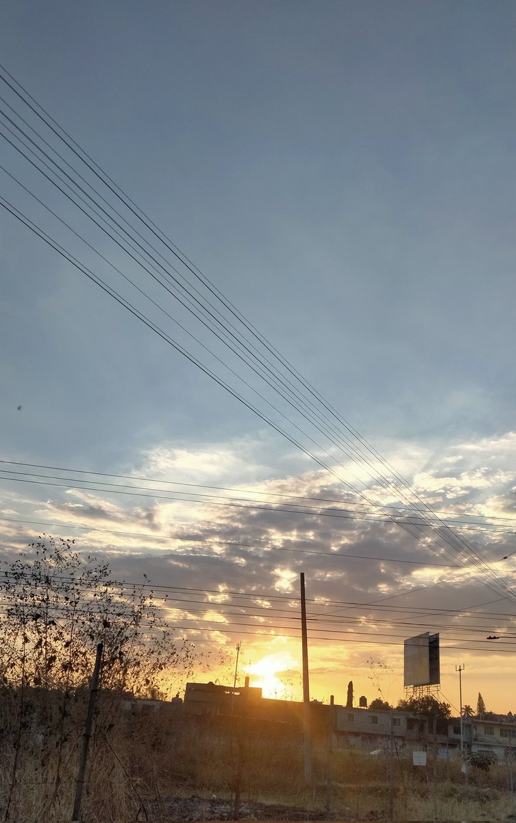 #UnCaféyListoPara escuchar <a href="/YODEBUENAS/">Miguel Barrientos Mx</a> este hermoso día,bello amanecer, linda compañía y música, la hermosa semana 🥰😍
<a href="/La99fm/">La 99 FM</a> <a href="/YoAmoLa99/">AmoLa99 💙🎶📻 #YoAmoLa99</a> <a href="/ClubChavorrucos/">ClubChavorrucos</a>