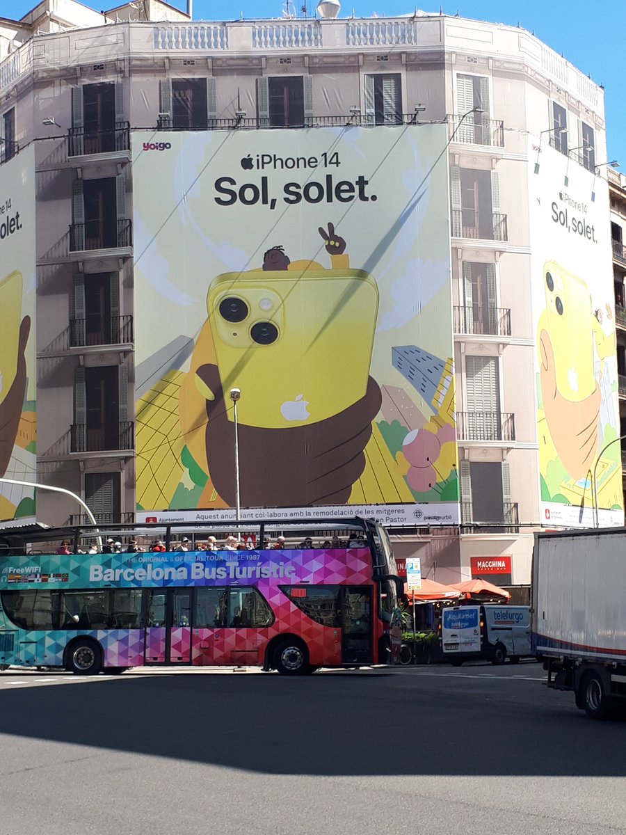 manelmalallet's tweet photo. Que una empresa líder i puntera a tot el món s'anuncii en català i les empreses catalanes, provincials i incompetents ho facin en llengues colonials, ho diu tot https://t.co/Qe6AiiLgsf