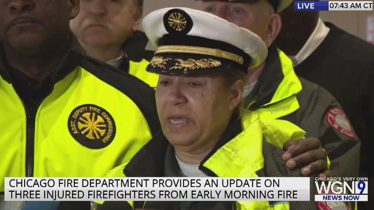 WGNNews's tweet image. BREAKING: A Chicago firefighter has died following a South Side house fire bit.ly/3KaFUPz