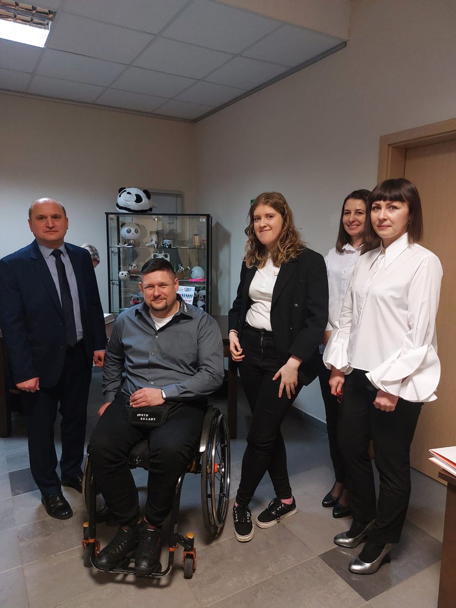 FundacjaAvalon's tweet photo. Dziękujemy Zespołowi Szkół Specjalnych w Ignacowie i Stowarzyszeniu "Dzieciom Radość" za zaproszenie i możliwość poruszenia ważnych i inspirujących kwestii dot. #OzN 🧡 https://t.co/cR0ZLJCrDK