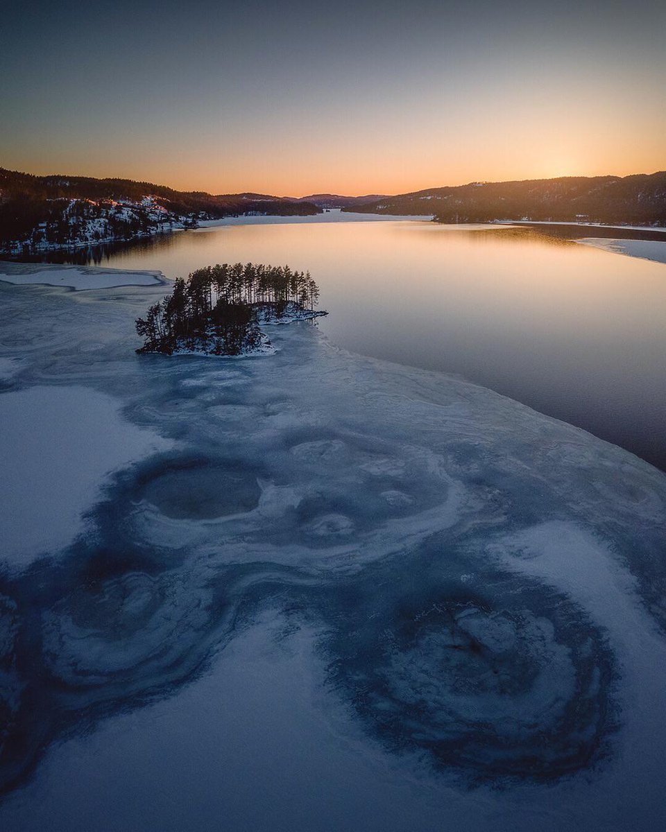 Last light over lake Vegår in Vegårshei, Norway ❄️. From u/direxie