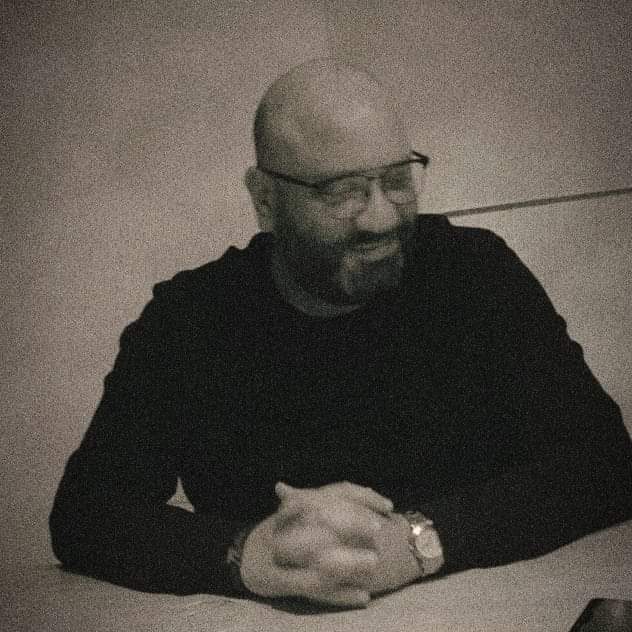 لا تأخذ الحياة بجدية كبيرة، فإنك لن تتمكن ان تخرج منها على قيد الحياة. #البرت_هوبرد