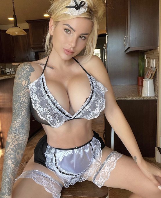 Miss cakes house keeping services 😛 https://t.co/cTVz8WTOfG