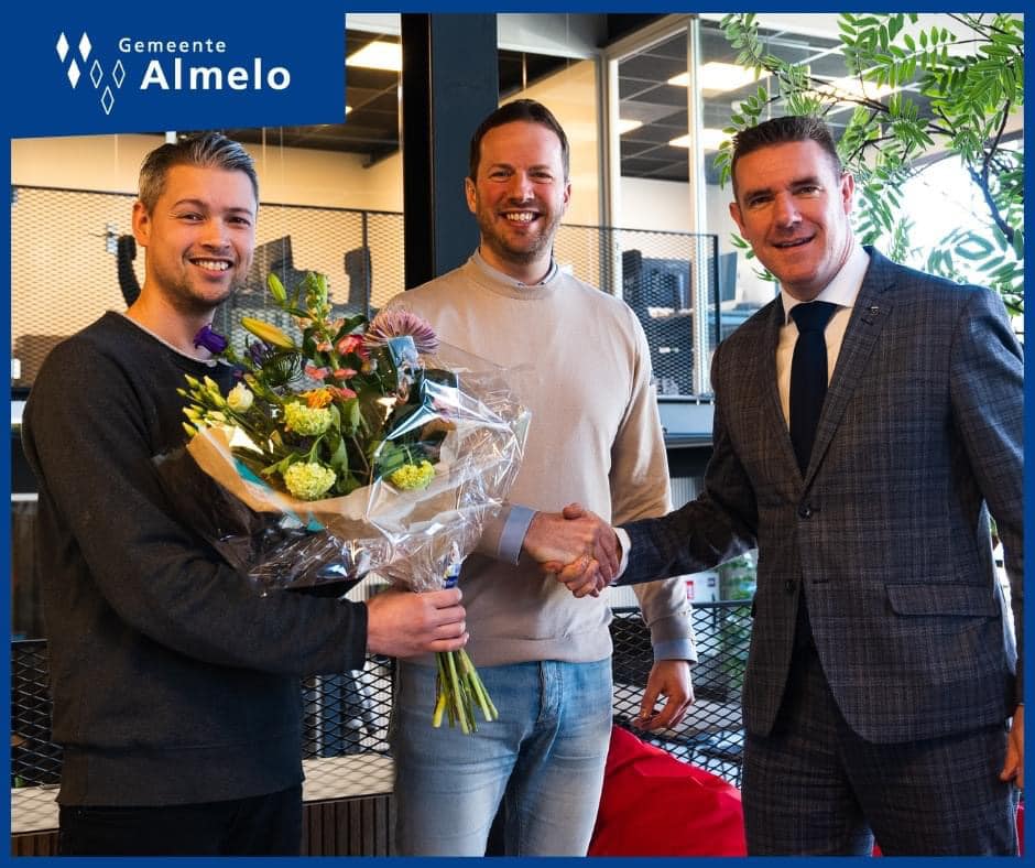 🎉 𝗠𝗔𝗗𝐥𝐚𝐛 𝗲𝗲𝗿𝘀𝘁𝗲 𝗖𝗿𝗲𝗮𝘁𝗶𝗲𝘃𝗲 𝗕𝗿𝗼𝗲𝗱𝗽𝗹𝗮𝗮𝘁𝘀 𝗶𝗻 𝗔𝗹𝗺𝗲𝗹𝗼! Hoe gaaf is dat? Wethouder Eugène van Mierlo feliciteerde ons en vertelde over het belang van dit soort plekken voor innovatie en ontwikkeling voor Almelo #madness #innovatie #almelo