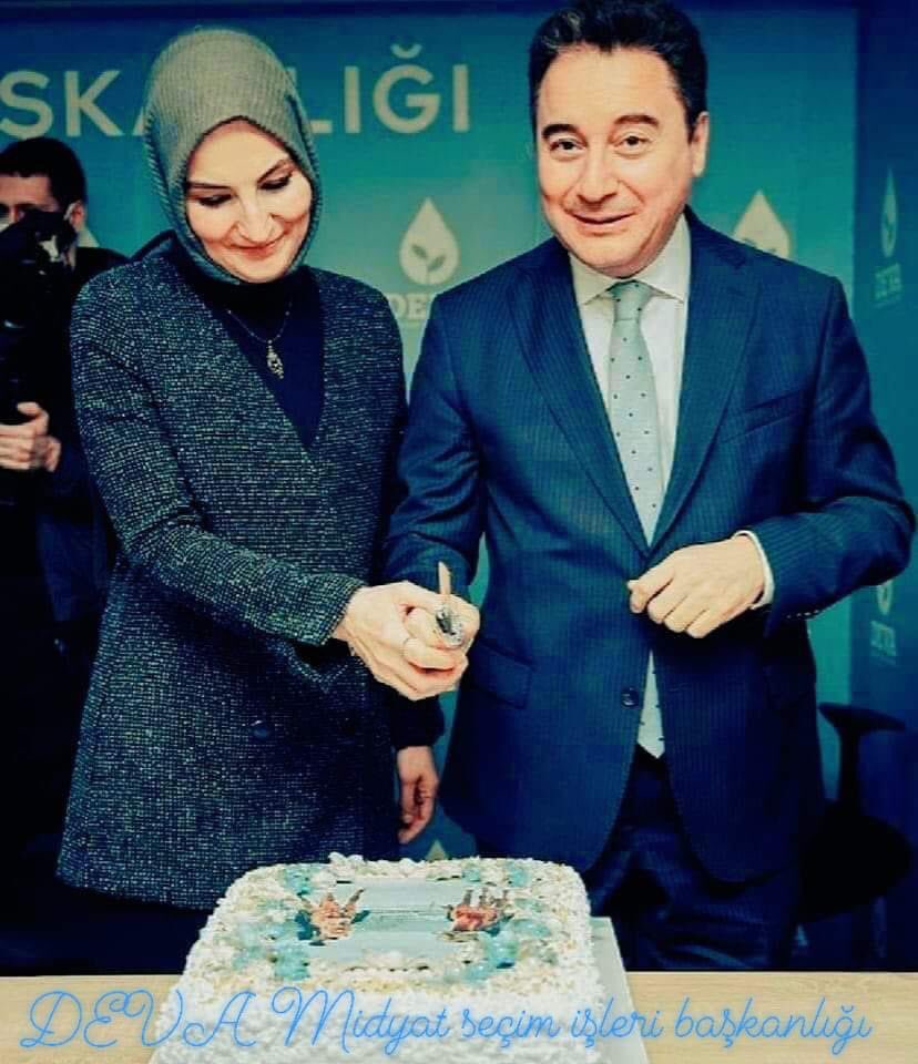 balikesirdeva's tweet photo. Hani diyorsun ya ‘İyi ki DEVA Partisini kurmuşuz, İyi ki DEVA’lı olmuşuz’diye..

İyi ki doğdun Kıymetli Liderimiz Ali BABACAN.

Yapacak çok iş, katedecek çok yol var. Aydinlik geleceğe işık tutacak, bu aziz millete DEVA Olacaksın 💧🌱

@alibabacan https://t.co/0EFooeD8gJ