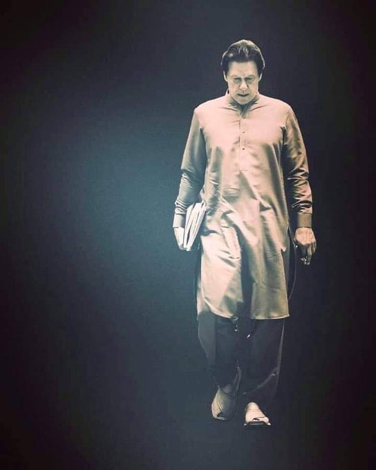 SafaAkhtar99's tweet photo. We still remember this day. Insha'Allah 14 may you will return  with 2/3 majority 
#ائین_کا_محافظ_عمران_خان
#آئین_پرڈٹ_گیا_چیف_جسٹس https://t.co/lRz6RhOAlj