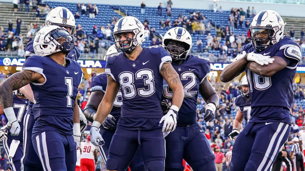 imblurfine's tweet photo. I will be visiting @UConnFootball on April 8th | @Mr_Satoh @LarryDixon7v7 @CoachJimMoraFB @Antonio_Wilc @NickV4lente | https://t.co/0BiudH69hn