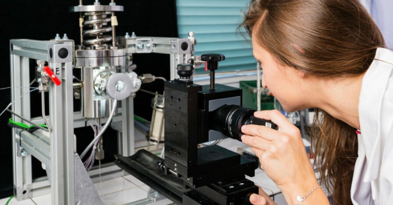 saintgobain's tweet photo. [#News]
⚗️#SaintGobain et @CNRS s'associent pour élaborer le laboratoire commun "Matilde".
🔬Un laboratoire de recherche développé pour améliorer la durée de vie des matériaux et leur empreinte carbone.
✒️@in_construccion