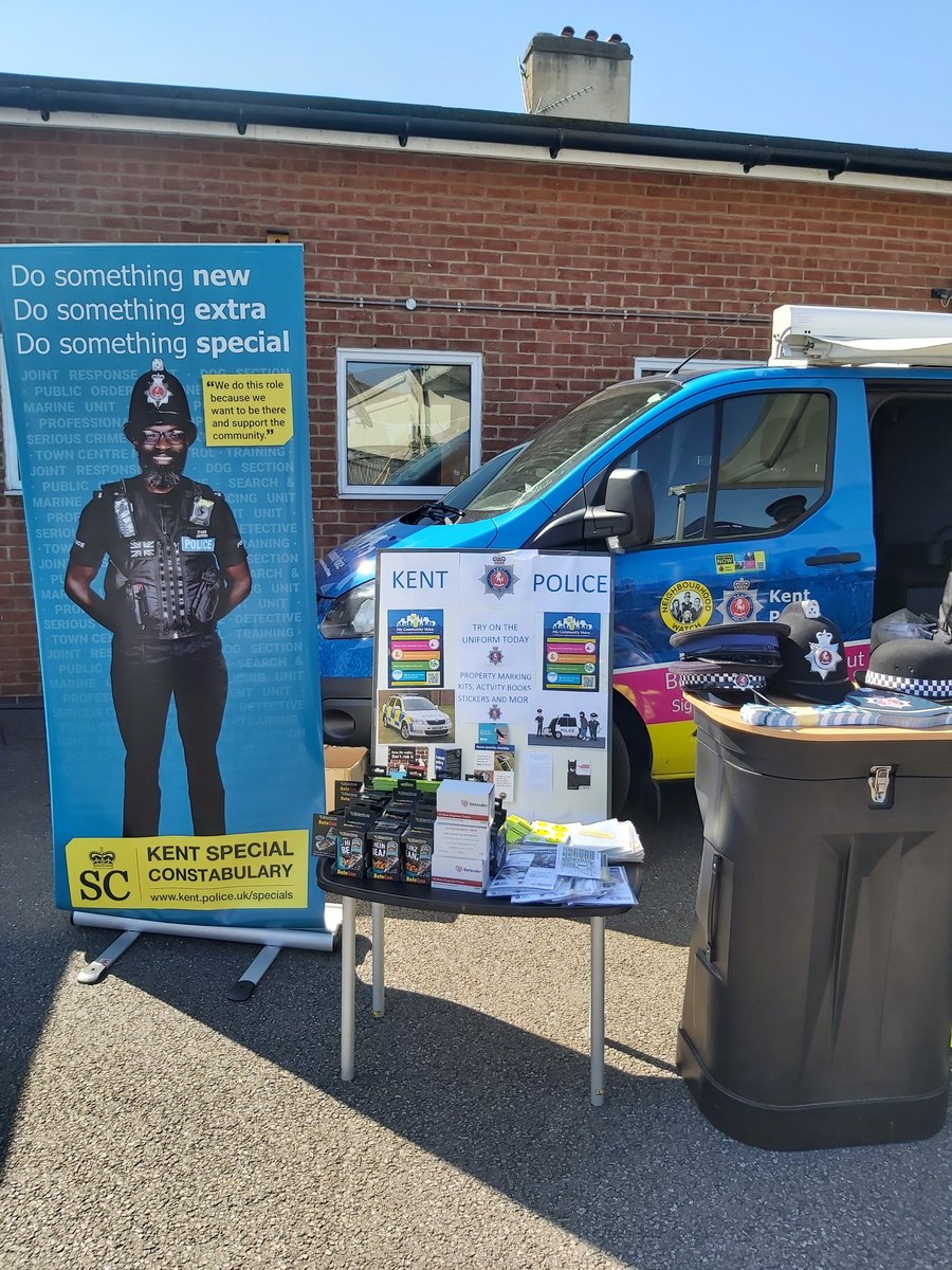 KentPoliceDart's tweet photo. #DartfordCSU Officers and @KentSpecials are at Swanscombe Fire Statiom today for the @kentfirerescue open day. Come down and get some freebies and try on the uniform! #KeepingDartfordSafe #JointPartnership TM https://t.co/72PVoI16tn