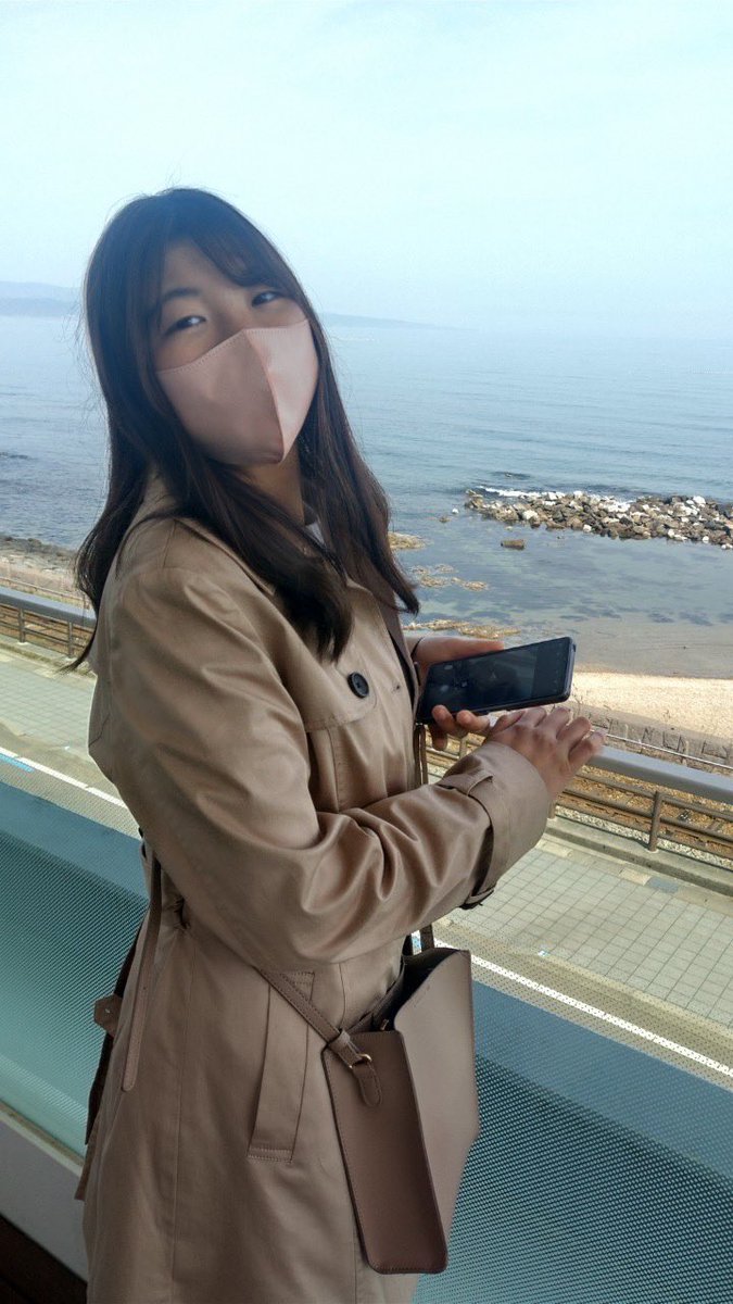 fmrcmember's tweet photo. みずき
2年生　出身：山形
ポジション：マネージャー

山形県産純粋培養の19歳。
人当たりがよく、年上からも年下からも好かれるタイプ。サンタさんを信じてる。
サンタは家に入ってからセコムを解除するのか入る前に解除するのか悩み続けて18年。 https://t.co/scJHKjwVC8