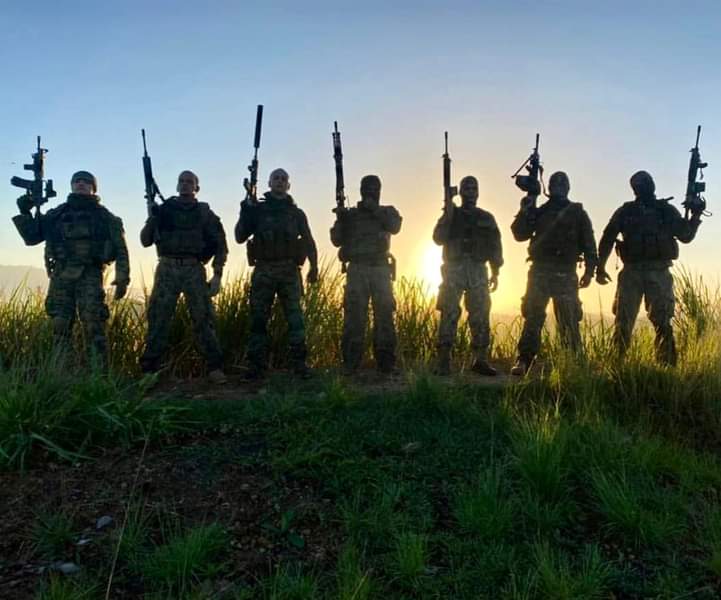 GhALE762's tweet photo. Si vis pacem para bellum - Se queres paz, prepara-te para guerra. 💀

#bope #caveira #raio #policiamilitar #errejota #pmerj #operaçõesespeciais #servireproteger #avante #váevença #forçaehonra #lutandopordiasmelhores #orgulhodepertencer https://t.co/tThgeIAcMP