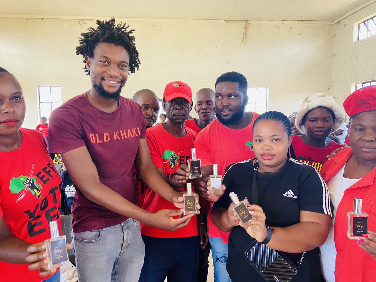 EFF_Nkomazi's tweet photo. The BGA was concluded with a presentation of a gift to Cllr Mafia Fane by a young woman Ntokozo Maluleka from Ward 11 who is a manufacturer of Skin Care products. She presented our Ward Cllr with a Perfume that is branded in his Name “Mafia Fane”. 🙏🏾
@EFFSouthAfrica
#EFFTurns10 https://t.co/hYW5olibzV
