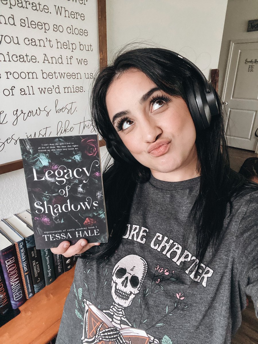 hello lovebugs! I’m new to #booktwt 🫶🏼

genres I love:
• fantasy romance
• paranormal romance
• dark romance

tropes I love:
• reverse harem
• enemies to lovers 
• friends to lovers

I really want to make friends on here to talk about books and give each other recs 🖤🖤