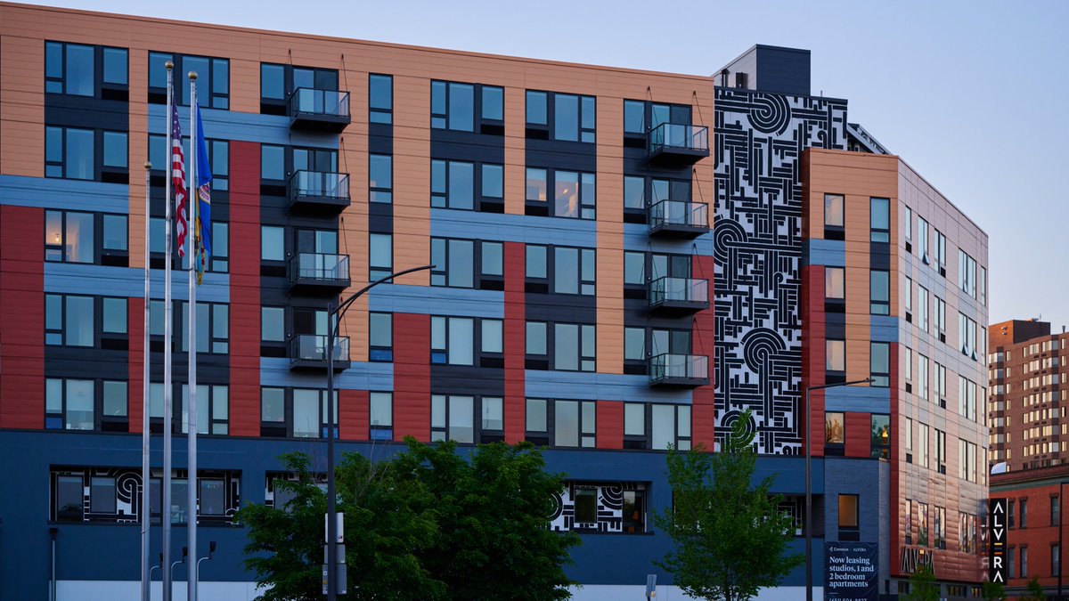 rise_modular's tweet photo. Alvera Apartments is as bold a project as its name suggests. A dramatic, hand-painted five-story Aaron de la Cruz mural wraps the apartment building’s façade with the upper floors patterned in an array of lively colors. 

#ModularConstruction #ReimagineConstruction https://t.co/hbSVRUMoy5