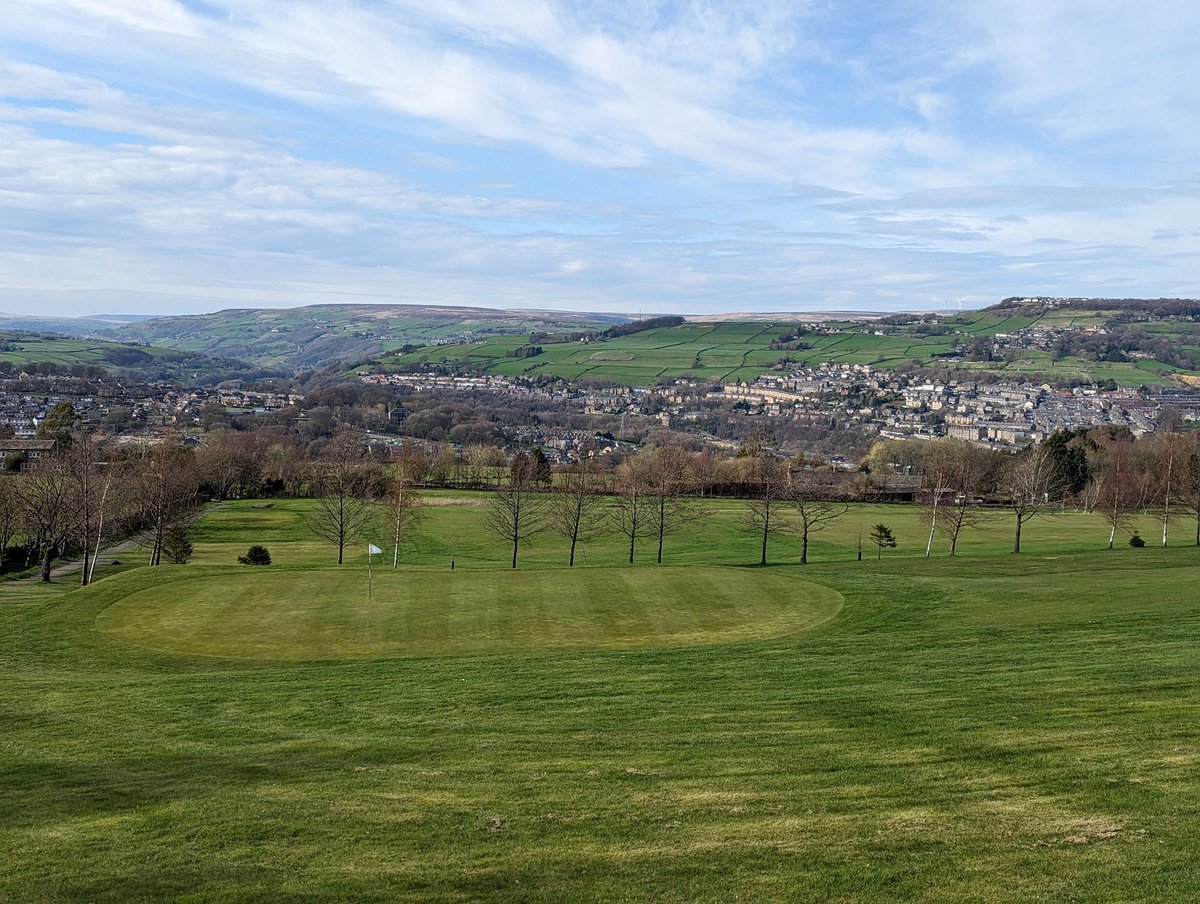 Quindaaawg's tweet photo. Gorgeous views today from my walk in Norland. Yorkshire is a beaut. https://t.co/I3ep7u7mBg