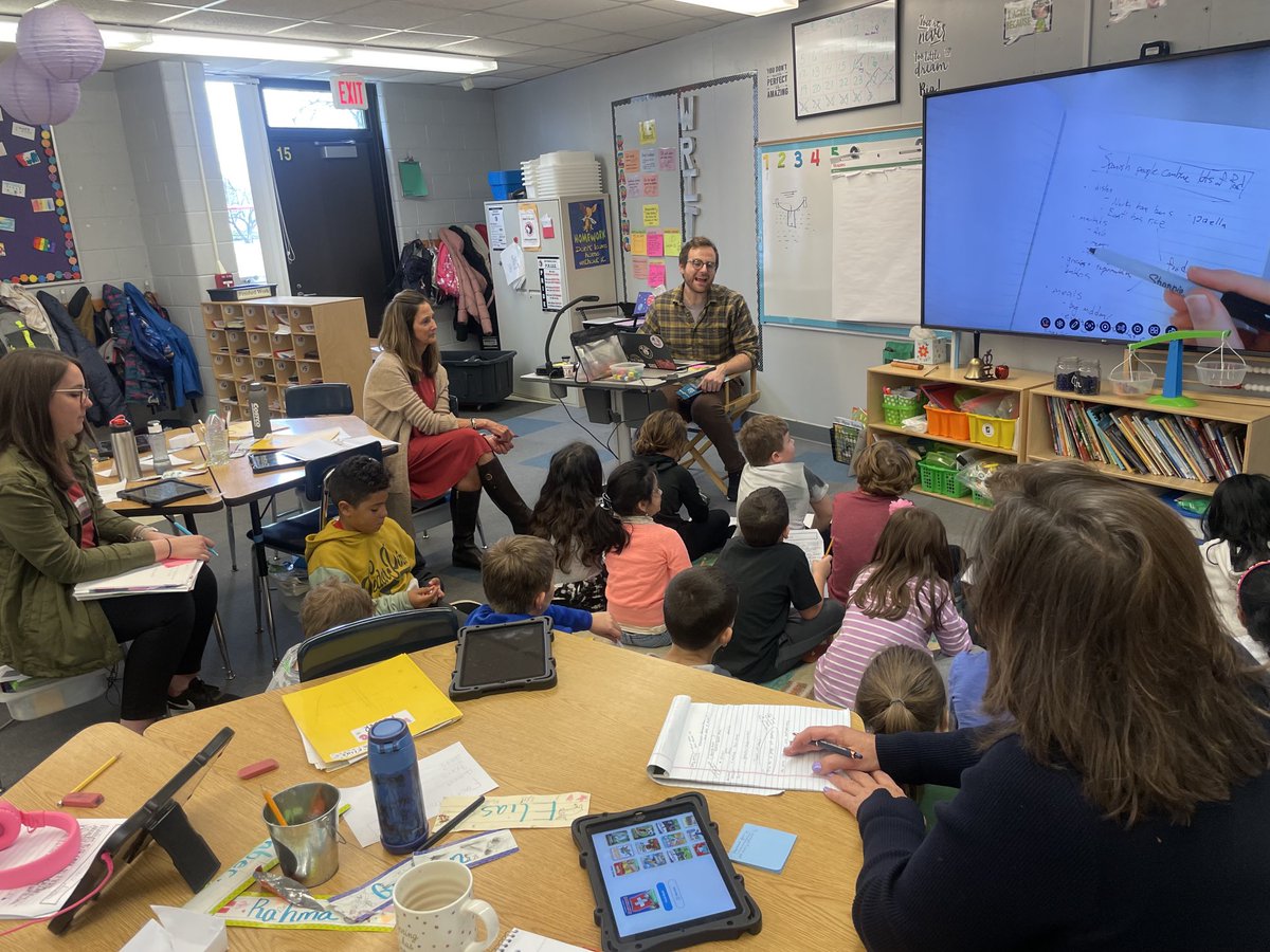Jenchambers19's tweet photo. 3rd grade Huskies learning to take their notes and turn it into something to write about. ⁦@Hill_Huskies⁩ https://t.co/GX1CqvJMAx