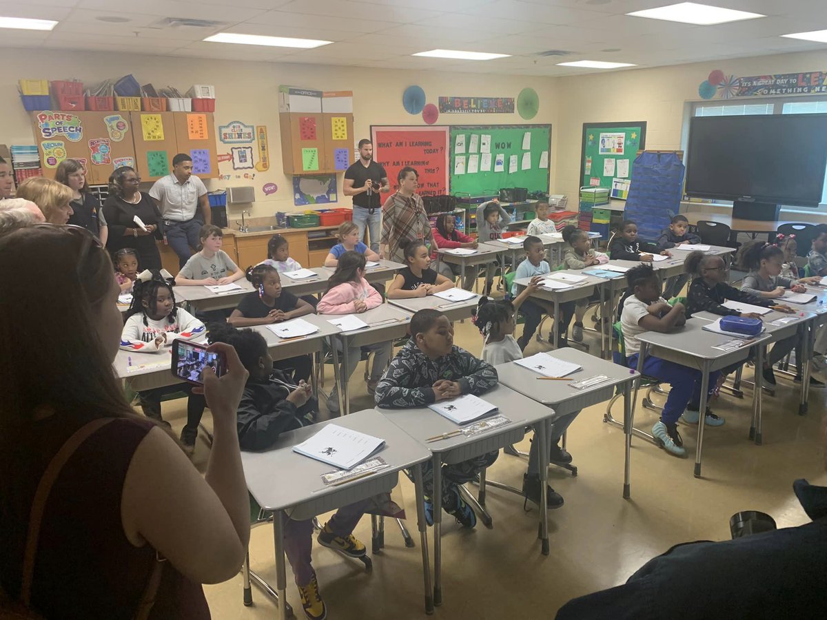 Governor Mike DeWine takes in a class at Helen Arnold CLC while promoting Science of Reading. APS Interim Superintendent Mary Outley and Board President Derrick Hall were also in attendance.

#akronschools #scienceofreading @GovMikeDeWine @ClcHelen