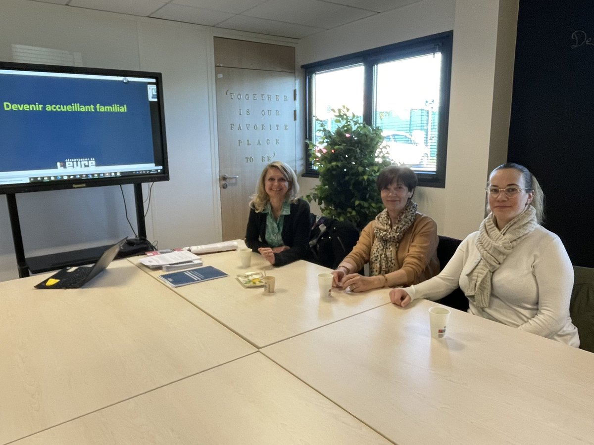 EmmanuelDelaune's tweet photo. Ce matin avait lieu une réunion d’information sur le métier #accueillant familial . Des réflexions sont en cours pour les participants. A renouveler. @StefaniCyrille #gisors @pole_emploi @Poleemploi_Ndie https://t.co/2C4uLm0Mxc