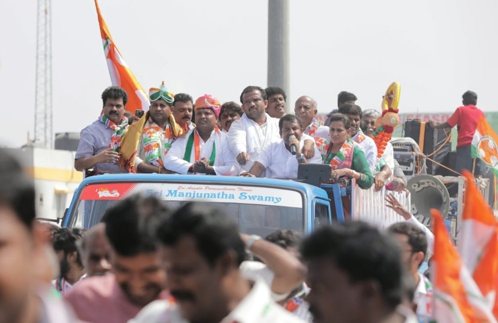 Basananagouda's tweet photo. Dear Sir, 
Request to select #BasanagoudaBadarli @Basanagouda99  
 Congress candidate from #Sindhanur constituency.
🙏🙏🙏

@RahulGandhi @kcvenugopalmp @siddaramaiah @DrParameshwara @DKShivakumar @eshwar_khandre @rssurjewala @srinivasiyc https://t.co/PQhFVu20O8