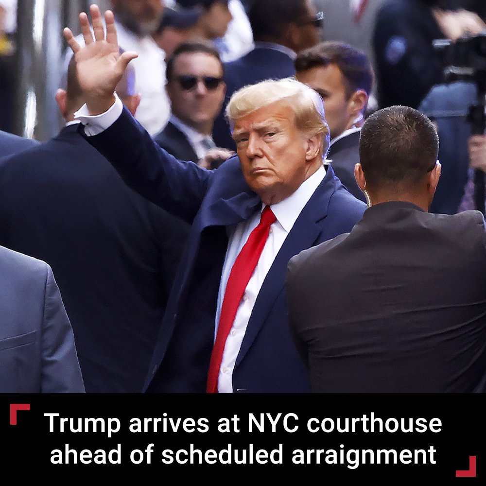 FoxNews's tweet photo. BREAKING NEWS: The former president has turned himself in to New York authorities. Follow for live updates. https://t.co/a9QJCBcEjZ https://t.co/UDwXecewzn