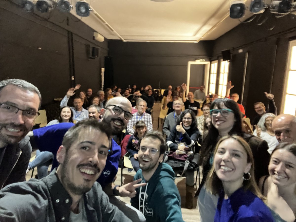 No tinc paraules per descriure el que ha significat per mi aquest cap de setmana a les <a href="/JornadesCosmos/">Jornades del cosmos</a>, un projecte de divulgació científica en català sobre les ciències i la física de l'espai 🪐, molt agraït de formar part d'aquest meravellós equip <3