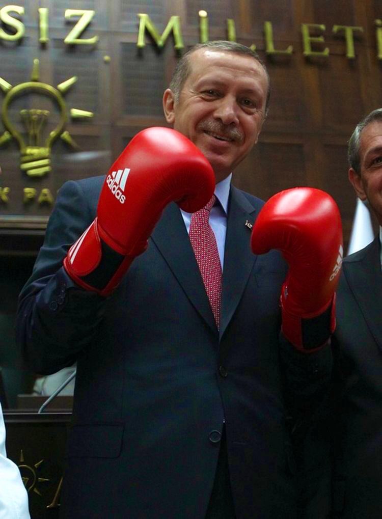 The Economist: “Türkiye'deki seçimi Erdoğan'ın kazanacağını öngörüyoruz."

Kazanacağız 😌