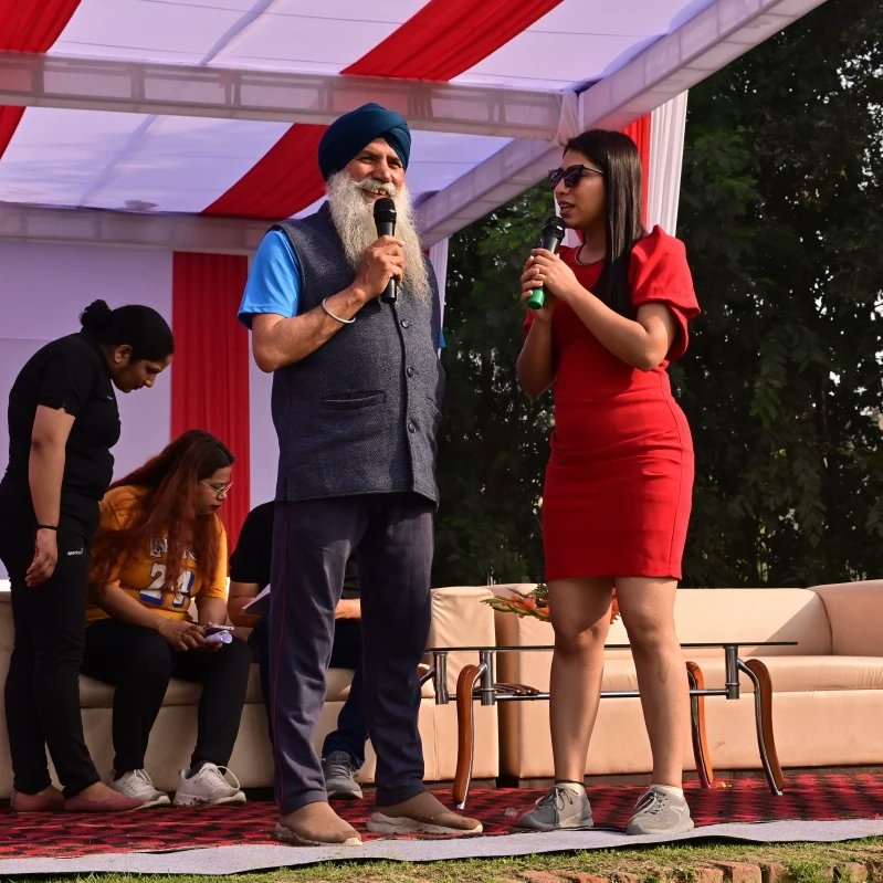 anand_sumati's tweet photo. 26. February. 2023
Hosted @heromotocorp
#khelotsav 
One of the amazing initiatives by #herokeheros 
.
.
.
#Anchor #emcee #emceetrainer #teambuilding https://t.co/WrU2Czqxp6