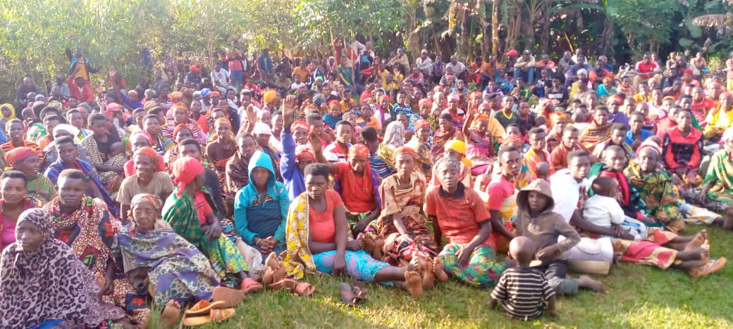 CommuneGASHIKA2's tweet photo. Kur uyu w 4.4.2022,Umunyamabanga Nshingwabikorwa Ntayegayezwa muri @CommuneGASHIKA2  yagendeye abenegihugu b ku mitumba ya Buhoro,Nini na Sabunda  baganiriye kubijanye ibagara ry umuceri ,kurwanya imigwazo  nugusigurira urwaruka indero yokuziko 
@MininterInfosBi
@NgoziProvince https://t.co/63l6CUDgr9