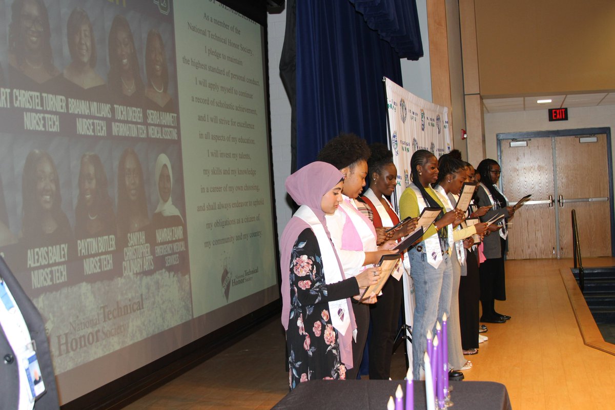 HawksSG's tweet image. Thank you to all of our friends, family, and teacher support today! It was a great morning inducting the #SGClassOf2023 members into the #NationalTechnicalHonorSociety! #NTHS #NCCVTWorks @NTHS_Official #CollegeAndCareerReady @ChadHarrisonSG @fhansonic @drjconnor299 @SarahOlsavsky