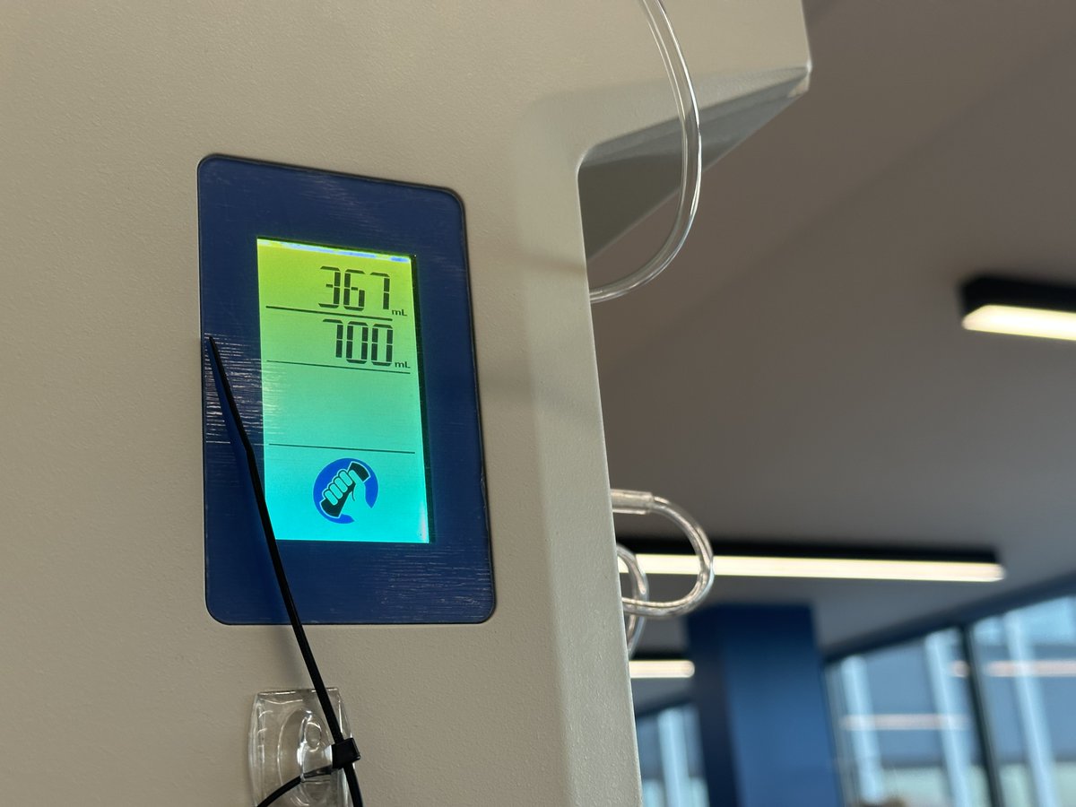 For my height and weight I give 700ml of plasma. Just over half way and two Kit Kats in!  ⁦<a href="/GiveBloodNHS/">NHS Blood Donation 🩸🩹</a>⁩ ⁦<a href="/NHSBT/">NHS Blood+Transplant</a>⁩