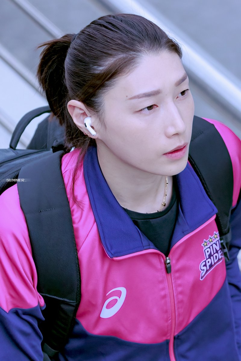 조금만 덜 다정한 사람이길
때론 자기만 생각하는 사람이길

수고 많았어요