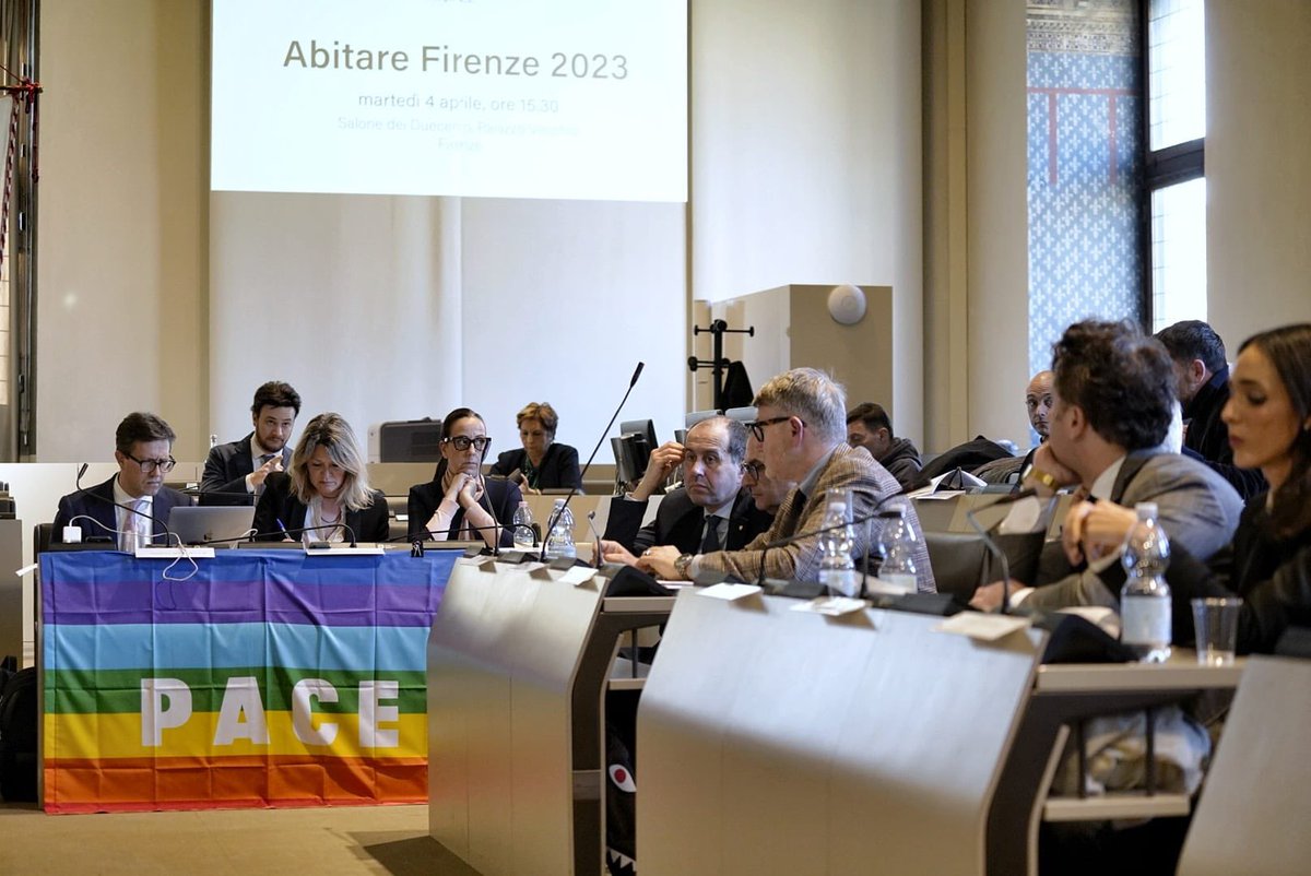 DarioNardella's tweet photo. Le città sono di tutti. Se il governo affronterà questa sfida noi saremo pronti, insieme alle altre città, a fare la nostra parte per costruire una strategia per il futuro di Firenze. 

https://t.co/SECHoxedpY https://t.co/d6tYML0eez