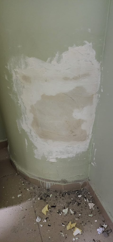 İskenderun Devlet Hastanesi b-blokta artçı depremler sonrası ortaya çıkan kolondaki paslı, ufalanan demir ve kalitesiz beton… Ertesi gün idarenin talimatıyla kapatıldı. Hekimler bu binada çalışmaya zorlanıyor!
#iskenderundevlethastanesi
#deprem
<a href="/hekim_birligi/">Hekim Birliği</a>  <a href="/hekimsen/">Hekimsen</a>