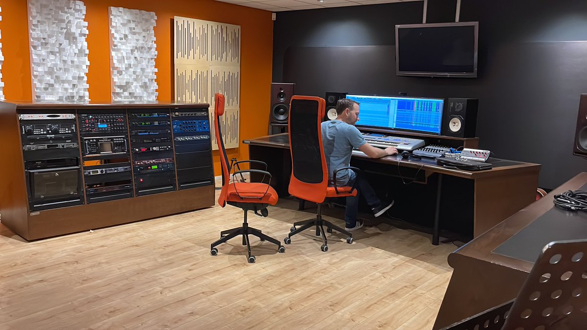Nu met de band in de studio. Lekker een paar nummers opnemen!