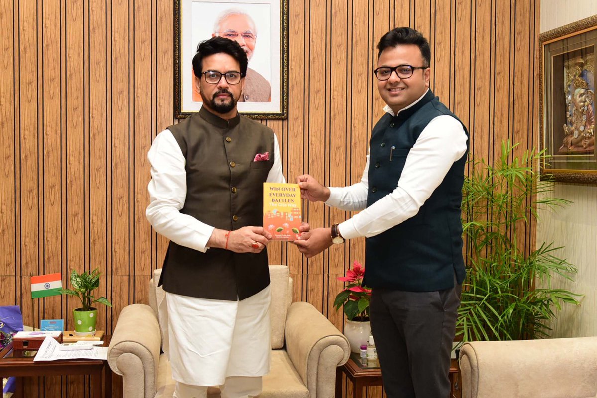 shantanu00's tweet photo. Hnble Minister of Sports &amp; Youth Affairs🏆 ,Information &amp; Broadcasting, Govt of India🇮🇳, Shri Anurag Thakur Ji…Presented my Book 📕on Decision Making to him &amp; got mesmerised by his humble &amp; graceful personality😌
Find My Book : https://t.co/69Uc30RwjN https://t.co/6wU3e0S4U4