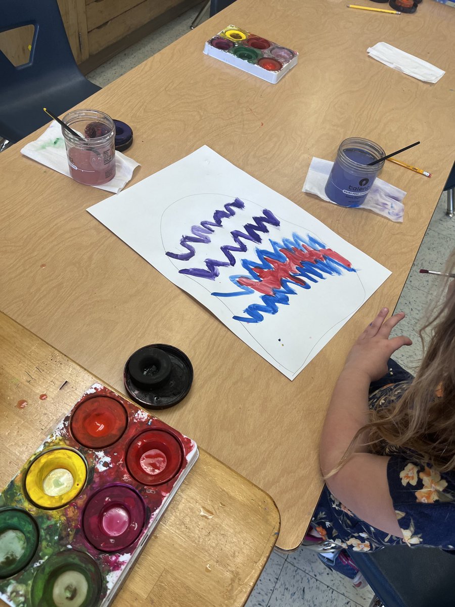 ParkviewStem's tweet photo. TK fun painting and creating eggs #ParkviewSTEM #Parktastic https://t.co/fKHNkqETIi