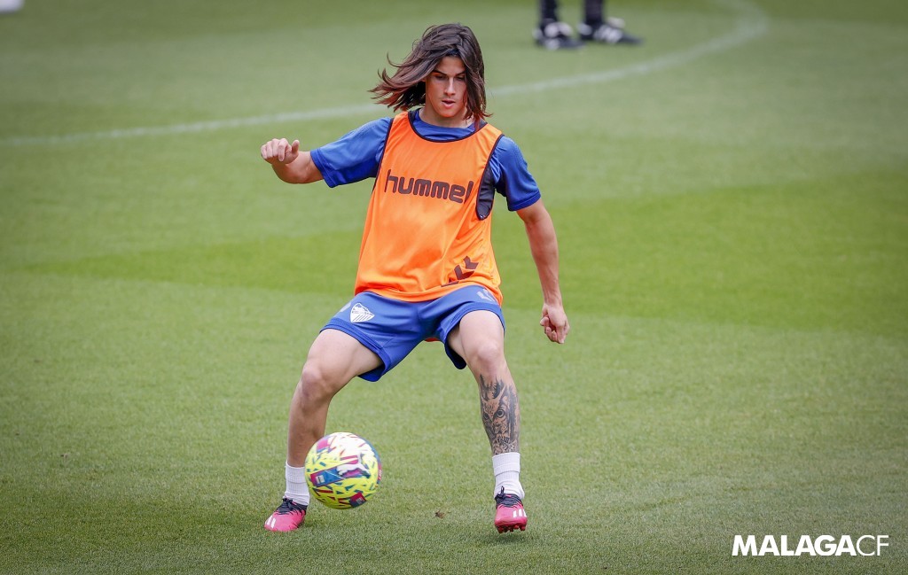 MalagaCF's tweet photo. 📷🔛⚽

🔗 https://t.co/oRxbuEZWjG

#EntrenamientoMCF https://t.co/bNcvUsoWr3