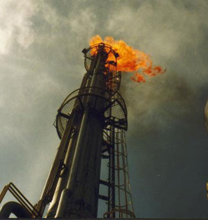 WorldOil's tweet photo. Karoon advises that Baúna production was shut-in in a safe and controlled manner due to a loss of containment incident associated with the high-pressure flare on the FPSO Cidade de Itajaí.

Read more: https://t.co/zQ8kXtO0gu
#gasflare #FPSO #production https://t.co/CNS1HkFQlS
