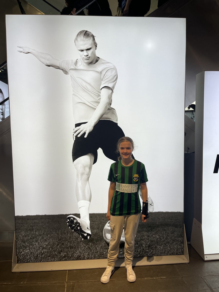 dickyharman's tweet photo. So lucky to see @erling @AlexScott at the launch of #force9 a new era of number 9 #9
@nikefootball. Thank you so much to @BroomwoodFC
@kitlocker @hergametoo for an amazing afternoon. https://t.co/gCCdv3Im9A