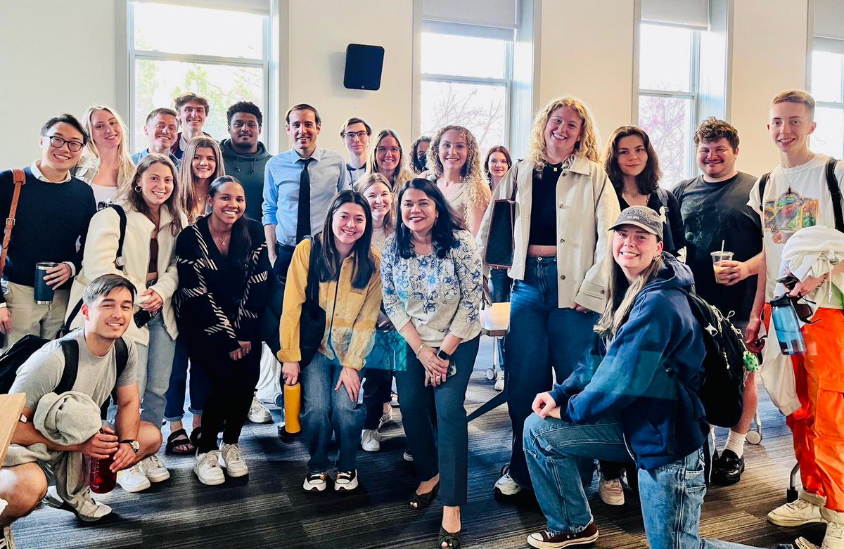 EUintheUS's tweet photo. Big smiles from these @AmericanU students following their own @EUintheUS briefing on foreign policy and public diplomacy strategy between our senior officer Vassilis Coutifaris and @PriyaDoshi1's great class. 🇪🇺🇺🇸 @AU_SIS @AU_SOC @AUcollege @AU_EuropeCenter https://t.co/2uBpcQBrb1