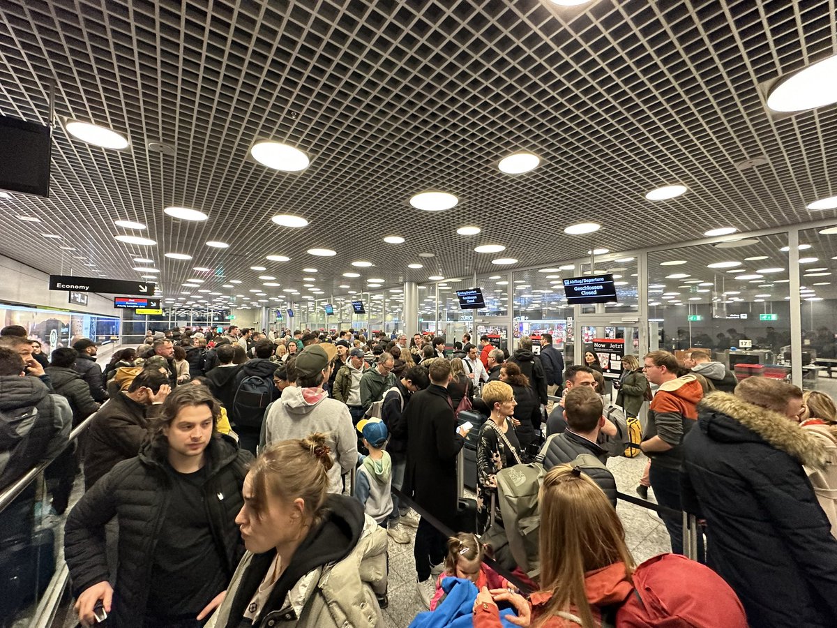 acacio88's tweet photo. Empty airport here @zrh_airport and people missing their flights because 1 security check is open out of XX... https://t.co/7qg4JMQwj7