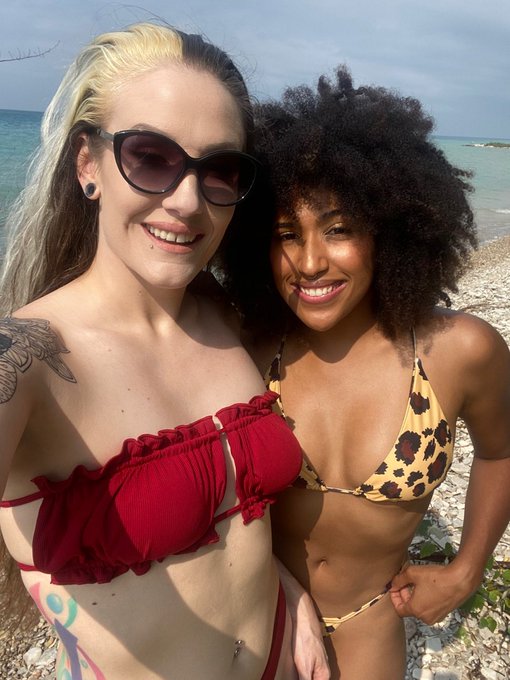 Tonight I announce the date &amp; location for the next Hot Girl Twitch! We&rsquo;re going on the road babyyyyyyyyy<a href="/tag/nwapowerrr"class="tags"><span>#nwapowerrr</span></a>