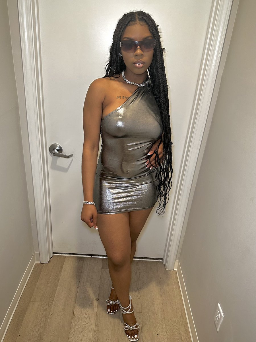 Tjones1st's tweet photo. She a Bäddie, She know she a 10!!💓💎
#ThaRealZy🦋

Chanel earrings:Lashonna Kevin Hood-Rich
Braids: Savannah Mccarter https://t.co/a7OT8sMaxw