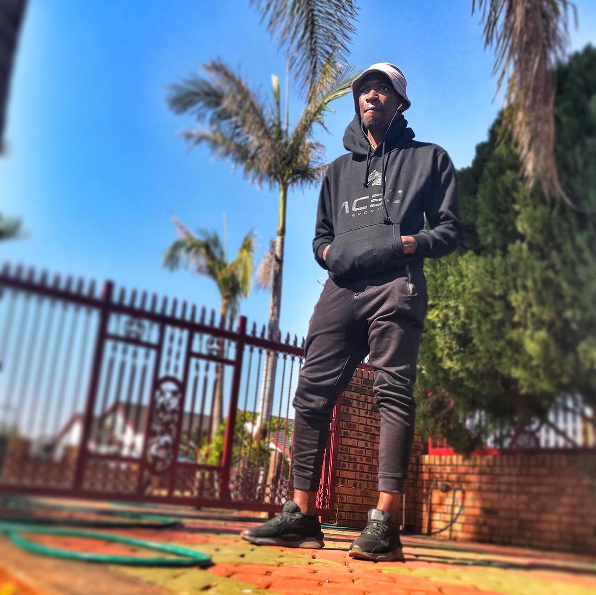 AcedSports_SA's tweet photo. As the temperatures drop, make sure you stay Warm and Stay Aced 

Athletic leisure #sundowns #mamelodi #soshplata #DStvPrem #MamelodiGardens https://t.co/IWFNe9mzqb