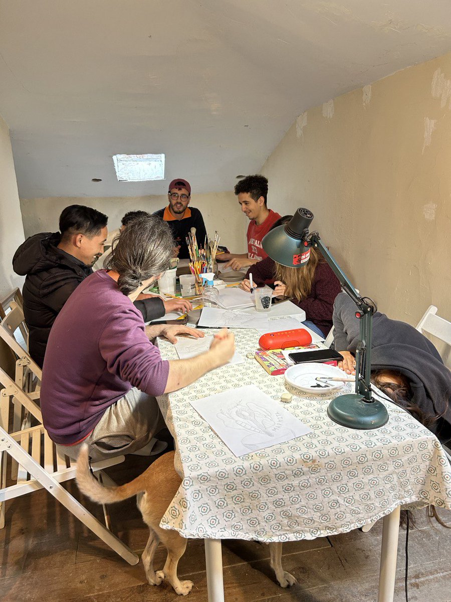 Basoa_Artea's tweet photo. El fin de semana ha estado en Basoa el proyecto marmita. Un proyecto de jovenes migrantes del barrio de Atxuri haciendo unas camisetas para su catering en el taller de serigrafía @torontile
#Basoa #Defendatzaileak #BasoaGara #AtxuriHarrera https://t.co/4q8AkHQJaX