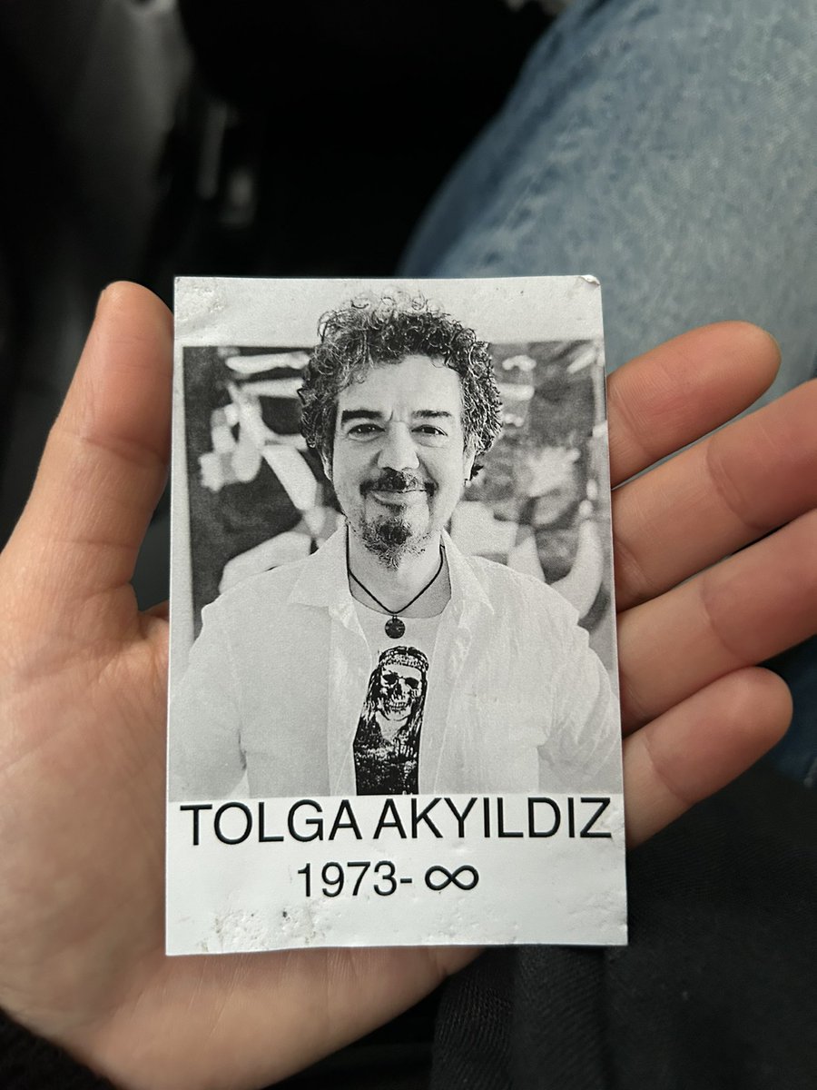 gulizarslan's tweet photo. Ne güzel şeyler yazıldı arkasından. Tam da yazdıkları gibi biriydi. Çok bilgili, çok düşünceli, çok yardımsever, çok zarif... İyi ki kesişti yolumuz. https://t.co/8bkLGF21lj