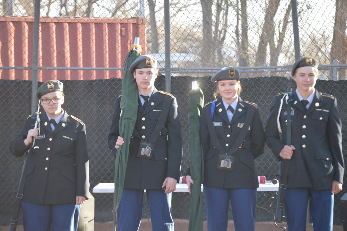 LL_Schools's tweet photo. Great photos of our @vhsjags Color Guard during the YUCCA Little League Opening Day Ceremony! #WeRockLLS @LLHSTigers @DVEJaguars @AnnElementary @DelderDeborah @liveloslunas @Valencia_County @LLS_SPSV @lunas_los @VCNewsBulletin https://t.co/Yo8785SLTF