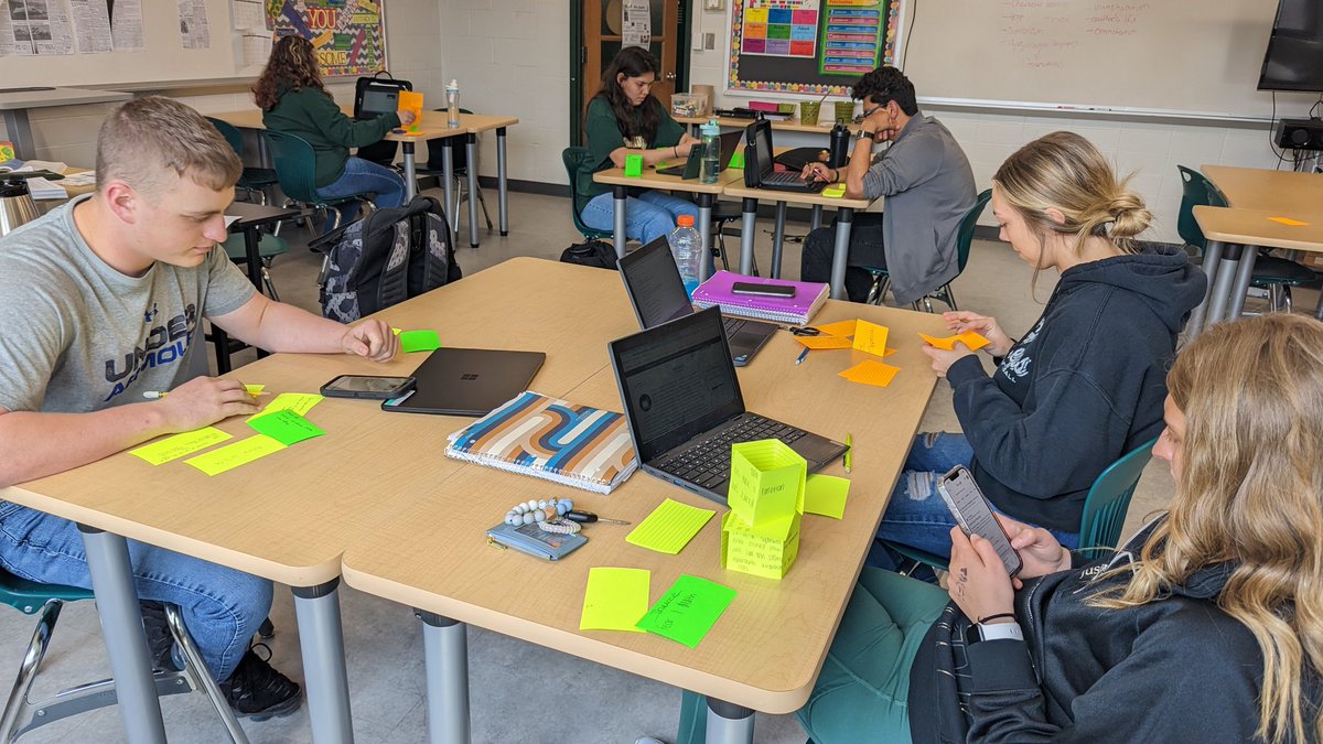 StaceyGaydos1's tweet photo. Students in American Lit had to support their prevalent themes with evidence! Who can make the biggest tower with evidence ?! Thx for the idea Ms. Neuhart! #CCP #English @NobleLocal_SD https://t.co/8ok35Imotv